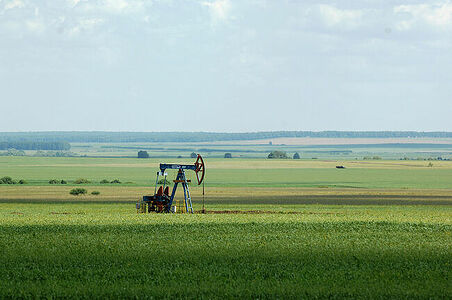 Tataria, an oil well among agricultural fields