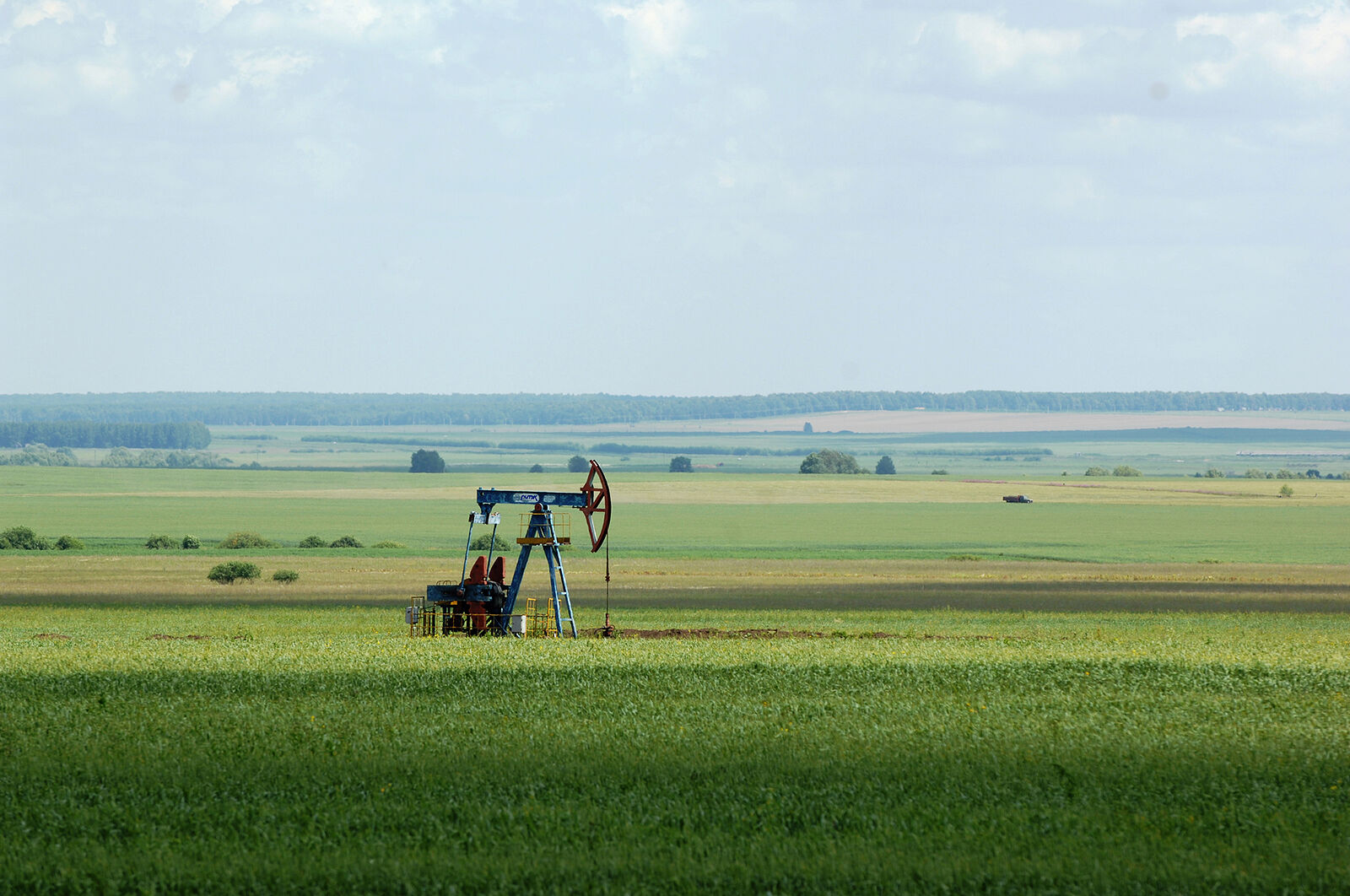 Tataria, an oil well among agricultural fields