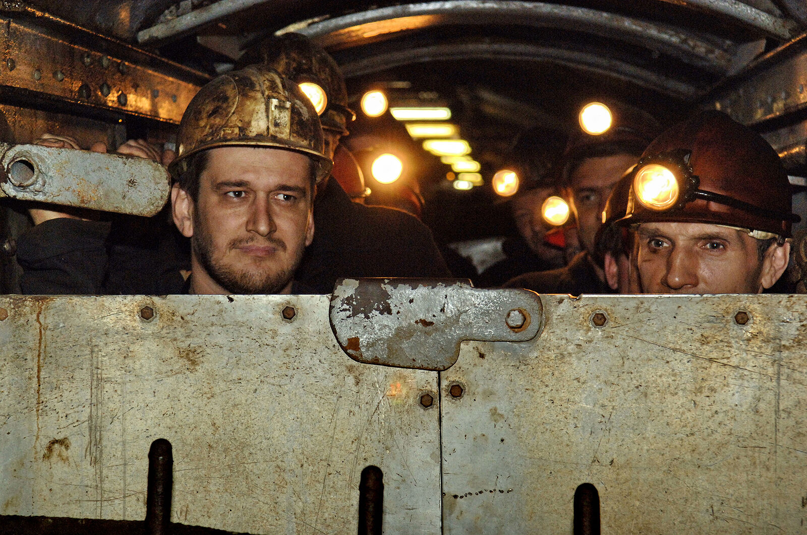 Шахтёры в нефяной шахте .Ярега