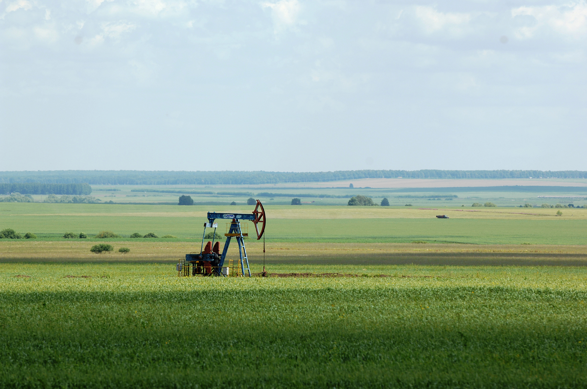 Фотограф Александр Васильевич Поляков. НЕФТЬ. Татария, нефтяная скважина Татария, нефтяная скважина