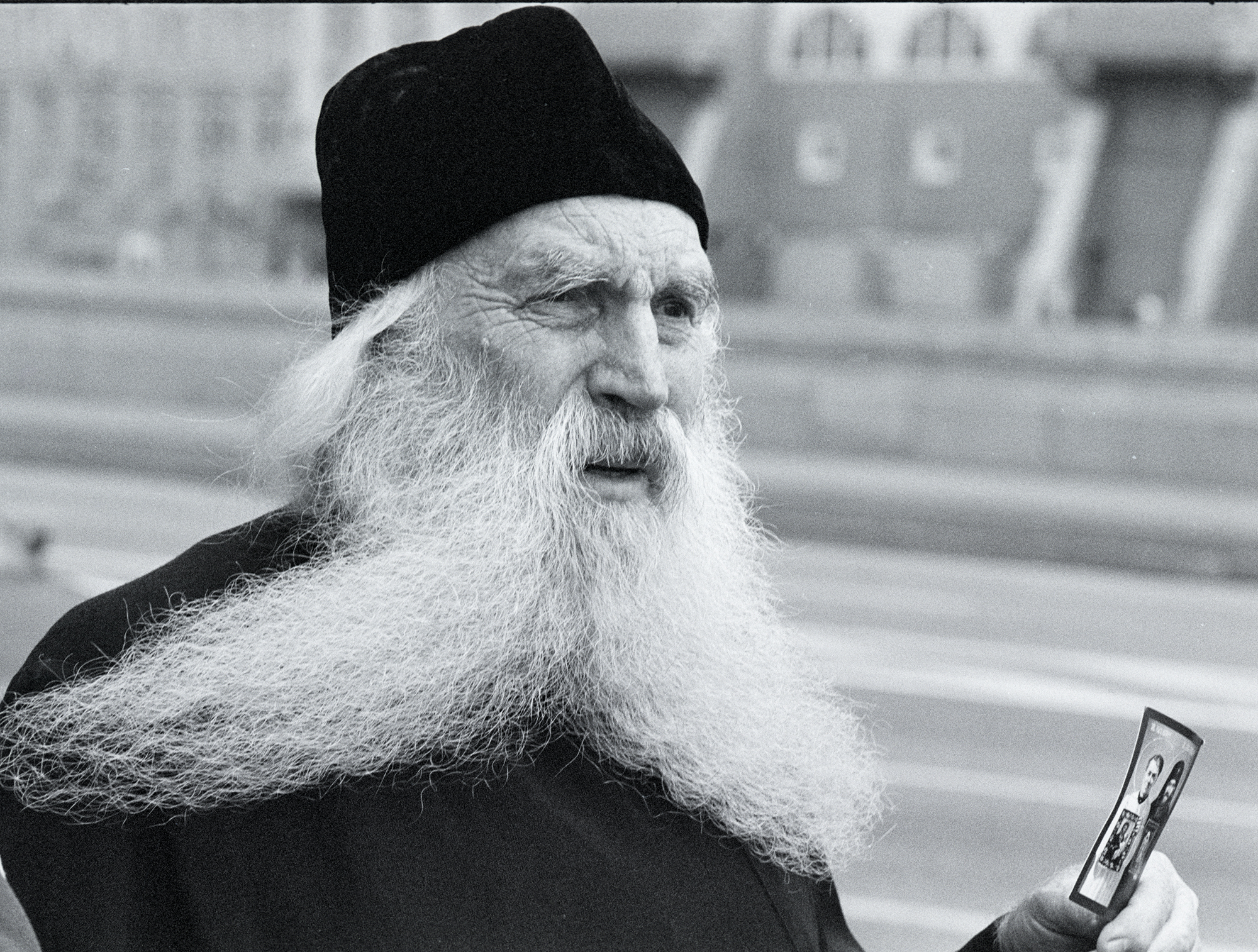Фотограф Александр Васильевич Поляков. Портрет разных людей. Moscow, 17 . 07 .2004 a priest on the March on the anniversary of the execution of Tsar Nicholas ii,Russia
священник на марше в годовщину казни царя Николая II,Россия