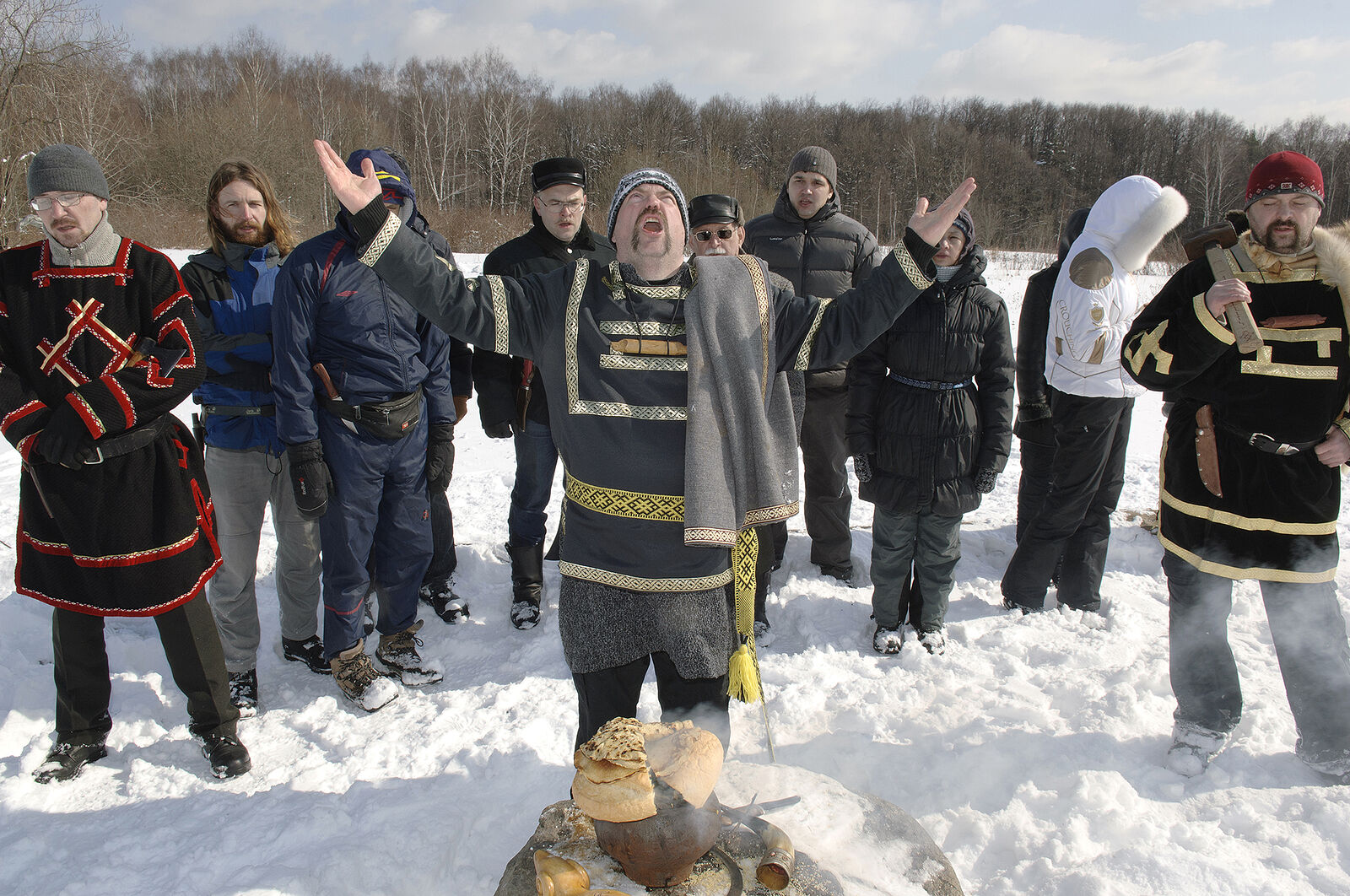 Photographer AlexandrV Polyakov. maslenitsa in MOSCOW. Slaviane maslenitsa Масленица Масленица в Битцевском парке . Богумил II жрец славянского объединения Сорон еж Славен
Проводы зимы по славянскому обычаю